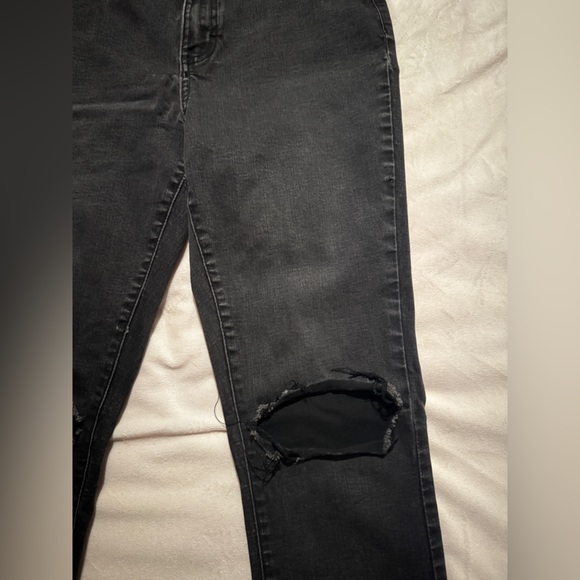 Jennifer Lopez Black Distressed Skinny Jeans - Picture 5 of 16